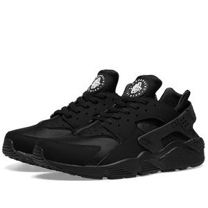 Black Nike Huaraches!